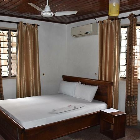 Kituri Royal Annex Bed and Breakfast Dar es Salaam Exteriör bild