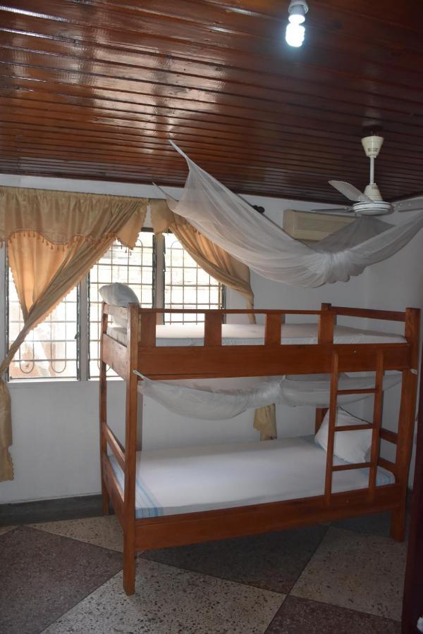 Kituri Royal Annex Bed and Breakfast Dar es Salaam Exteriör bild