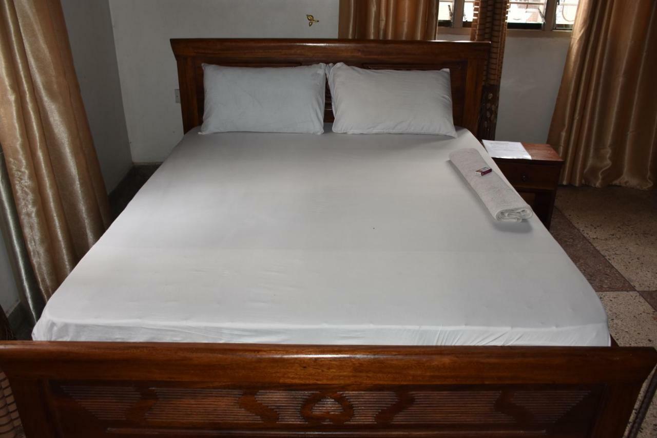 Kituri Royal Annex Bed and Breakfast Dar es Salaam Exteriör bild